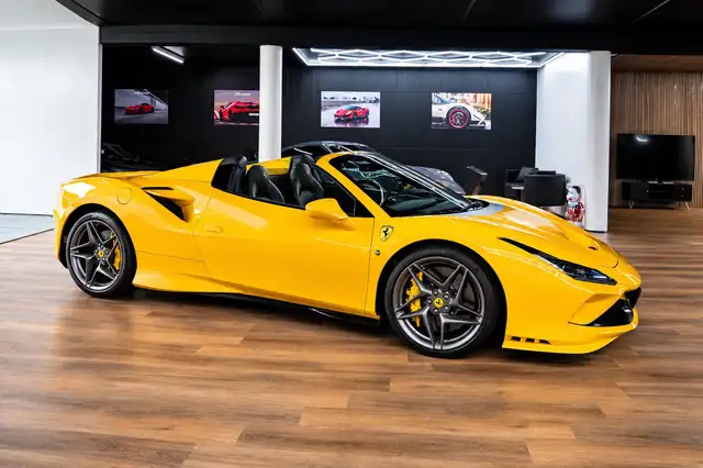 Ferrari F8 Tributo view 10