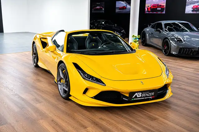 Ferrari F8 Tributo view 8
