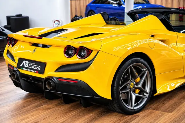 Ferrari F8 Tributo view 13