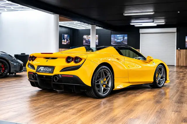 Ferrari F8 Tributo view 12