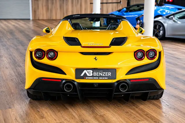 Ferrari F8 Tributo view 14
