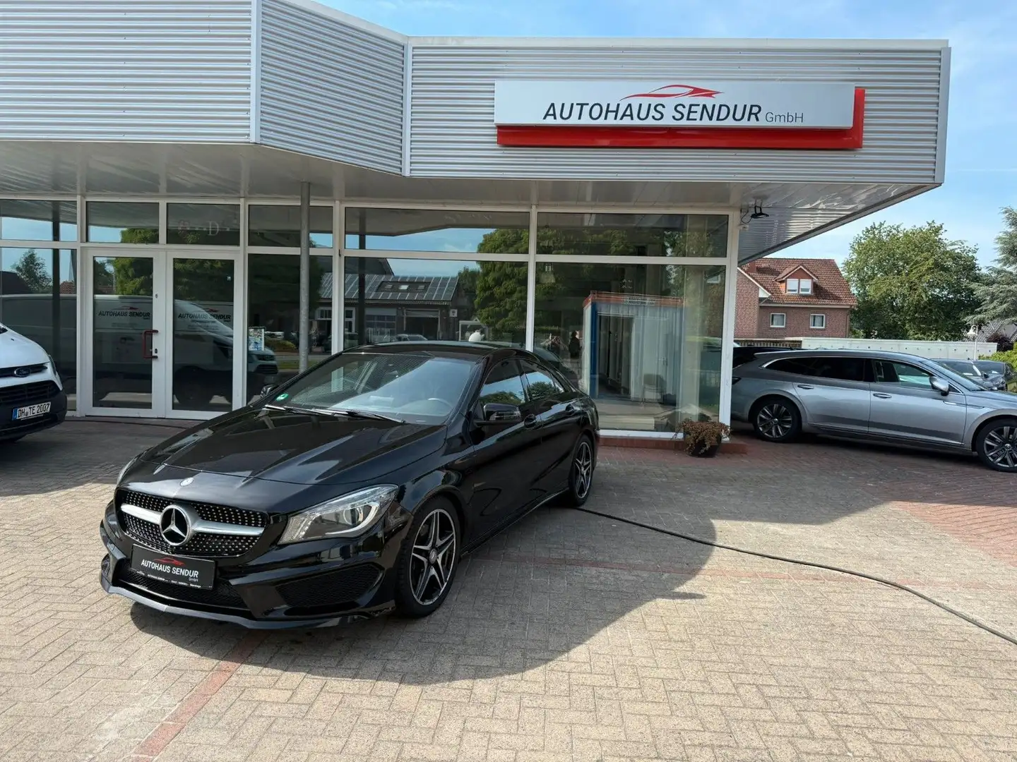 Mercedes-Benz CLA 220 CDI / d 4Matic *AMG-LINE*SERVICE NEU Schwarz - 1