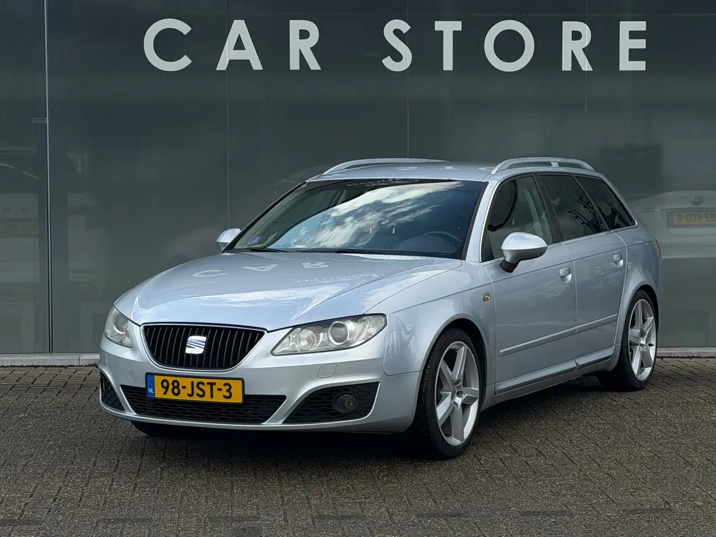 SEAT Exeo ST 1.8 Reference TURBO NL AUTO Gris - 1