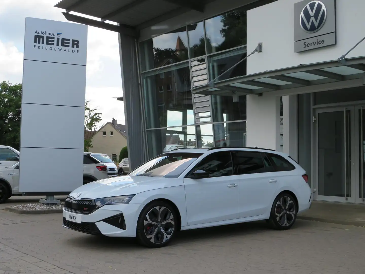 Skoda Octavia Combi 2.0 TSI DSG RS AHK Panorama NAVI Bianco - 2