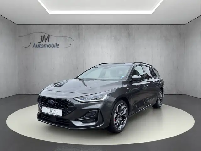 Ford Focus view 3