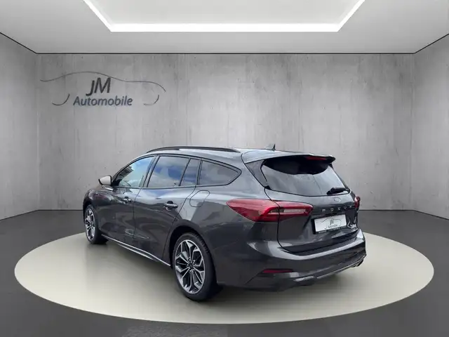 Ford Focus view 5
