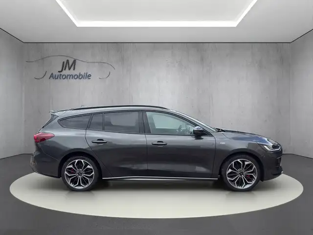 Ford Focus view 8