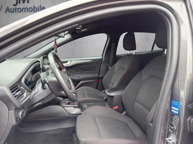 Ford Focus view 10