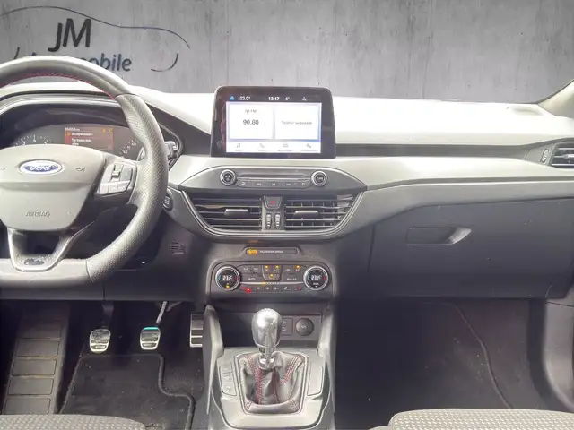 Ford Focus view 15