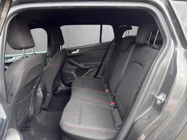 Ford Focus view 11