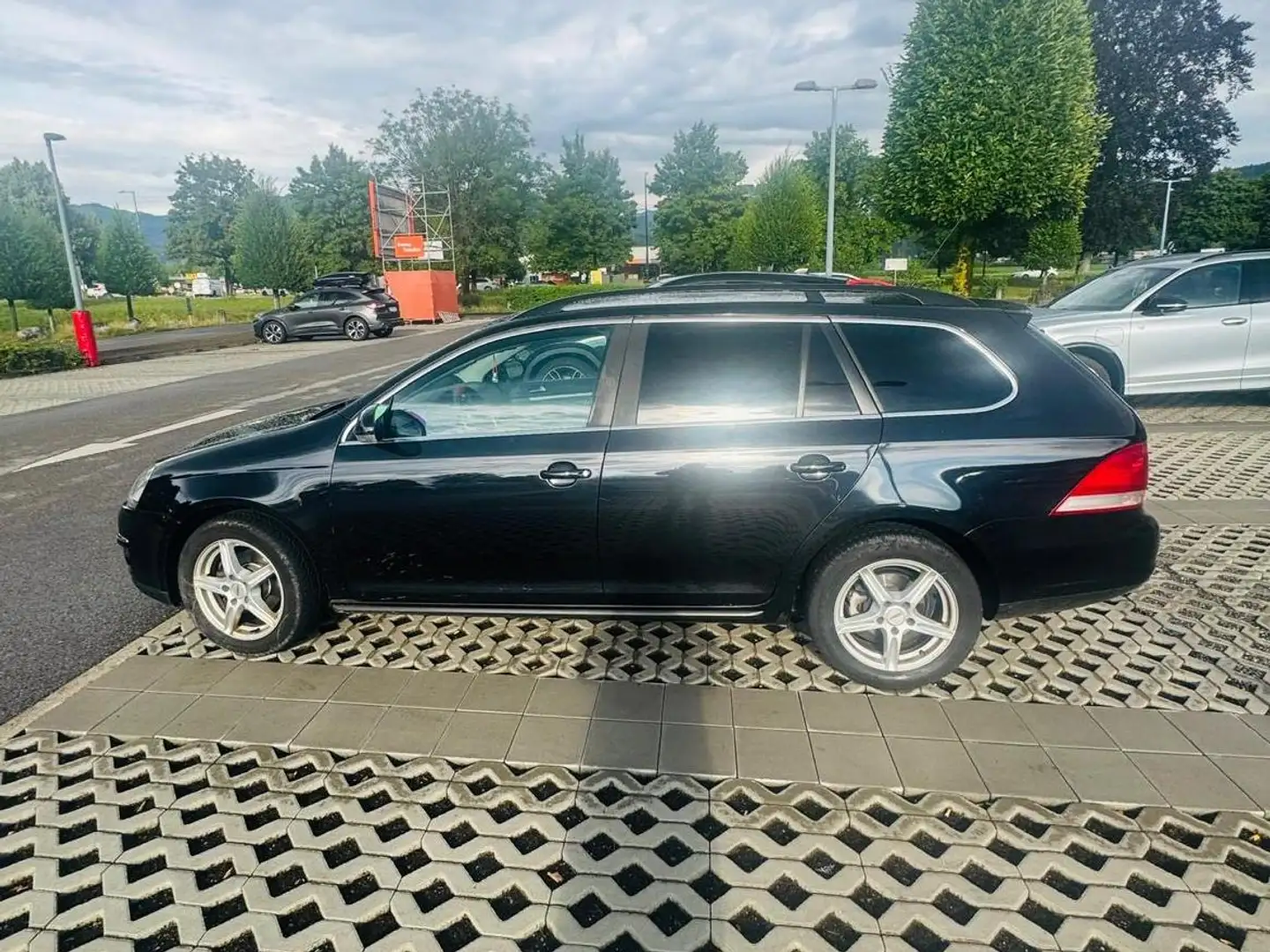 Volkswagen Golf Variant Golf Variant Comfortline 1,9 TDI DPF DSG Comfortline Schwarz - 1