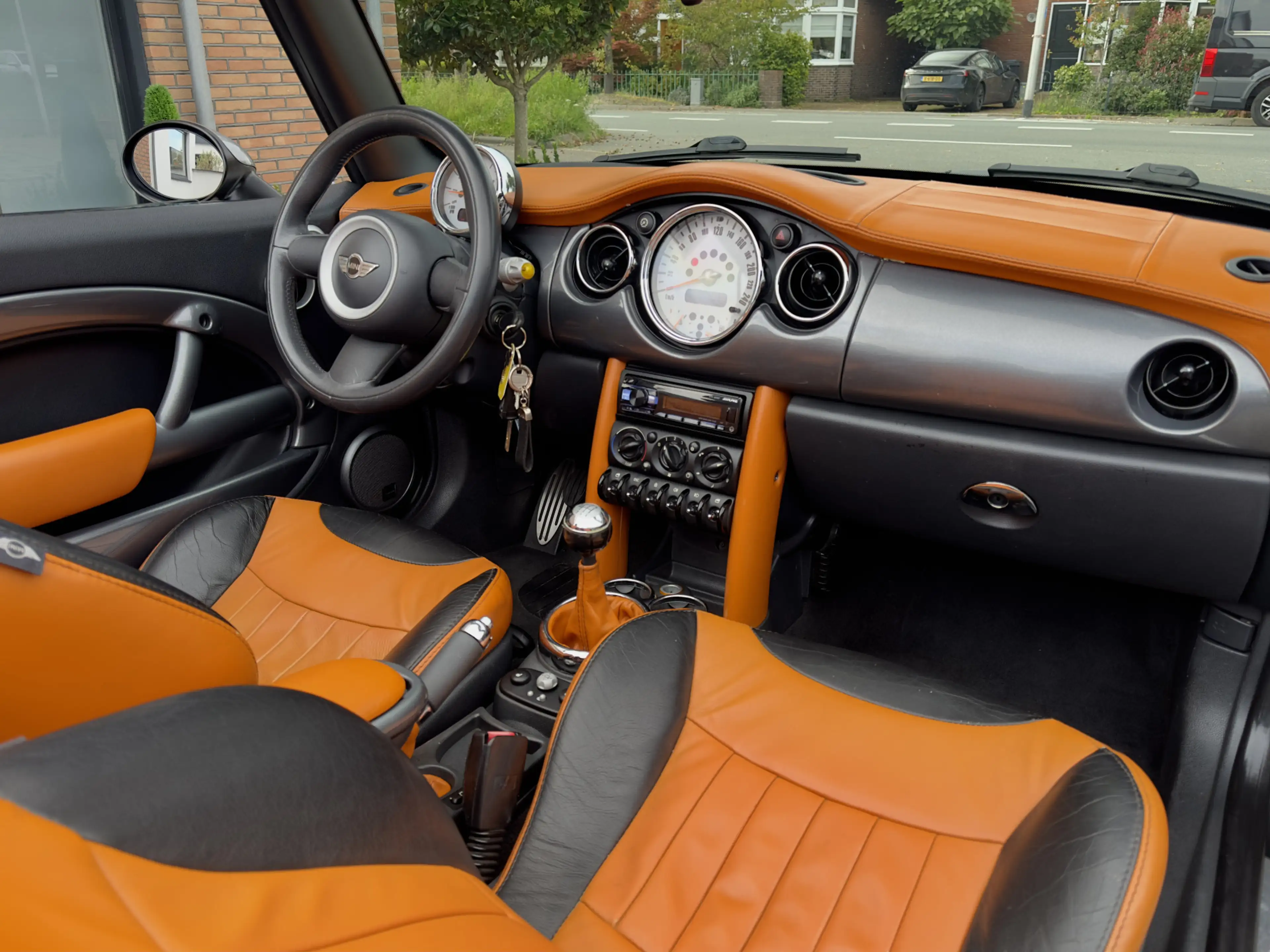 MINI Cooper S Cabrio 1.6 CABRIOLET DESIGNO=LEDER AIRCO LED LMV PDC — photo 4