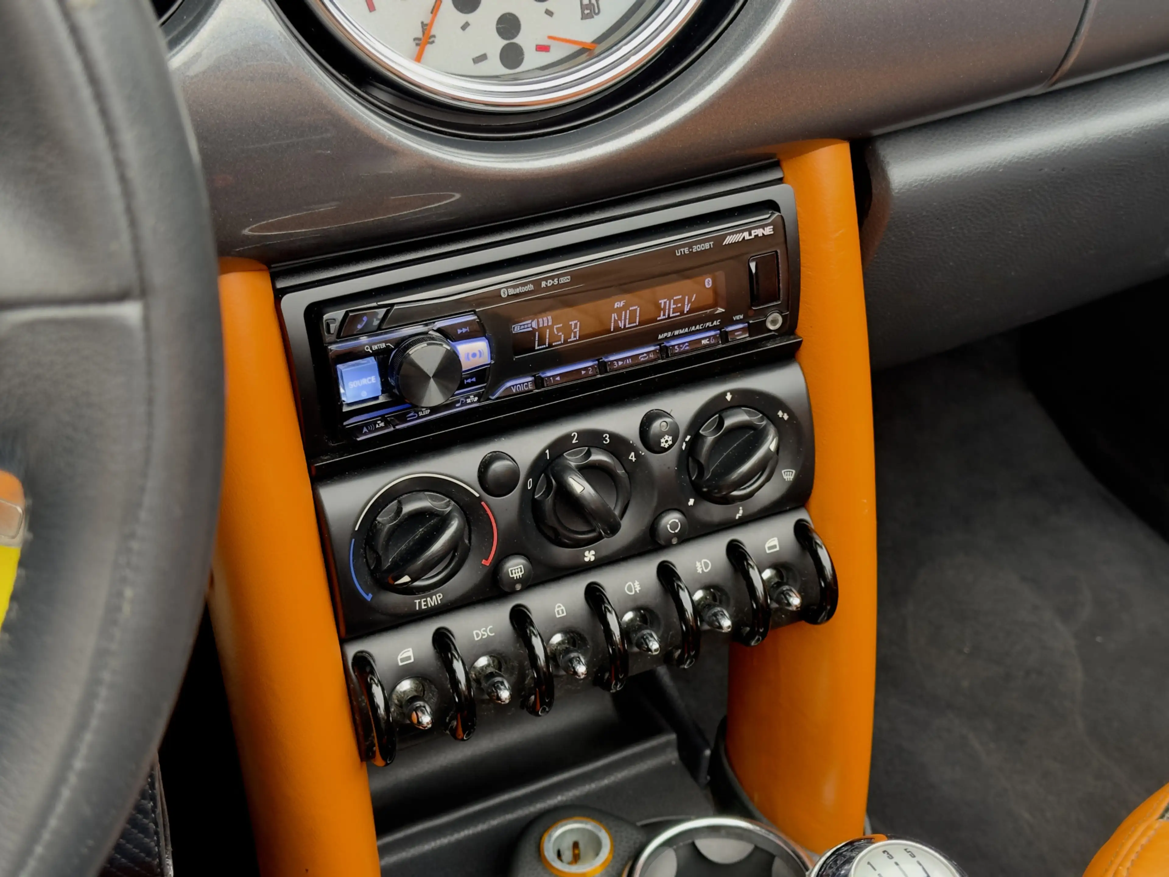 MINI Cooper S Cabrio 1.6 CABRIOLET DESIGNO=LEDER AIRCO LED LMV PDC — photo 10