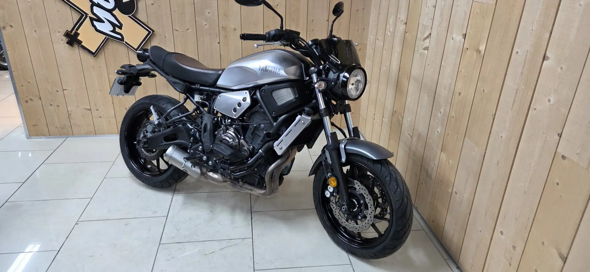 Yamaha XSR 700 Gris - 1