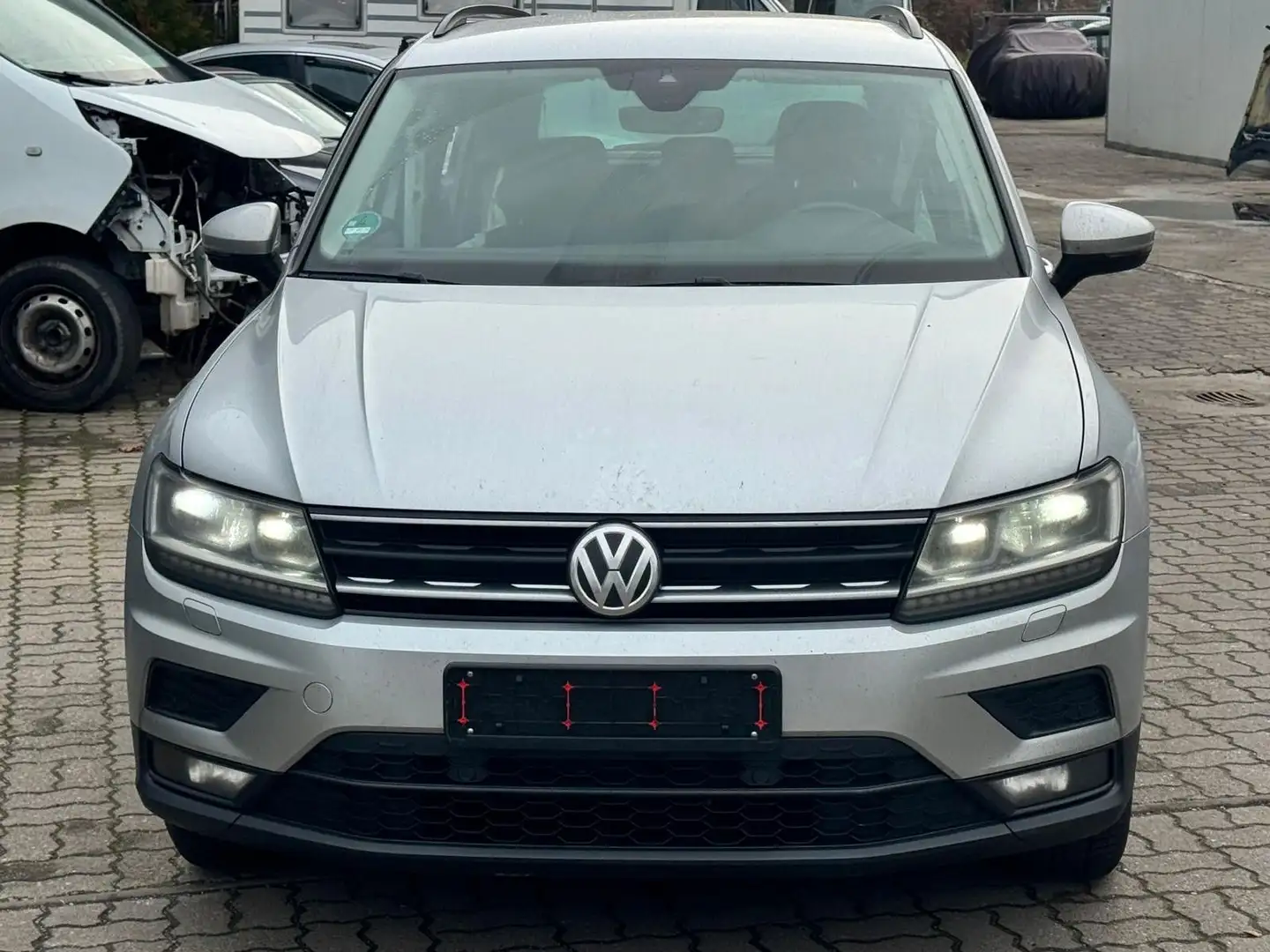 Volkswagen Tiguan Comfortline BMT/Start-Stopp 4Mo Plateado - 2