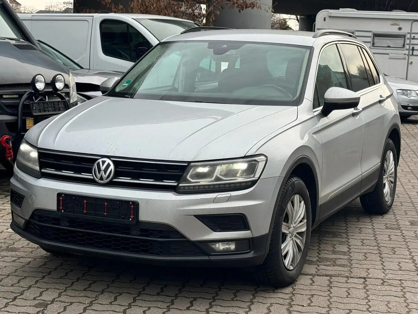 Volkswagen Tiguan Comfortline BMT/Start-Stopp 4Mo Plateado - 1