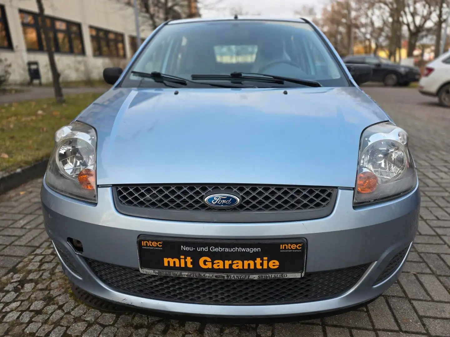 Ford Fiesta Ambiente Gris - 1