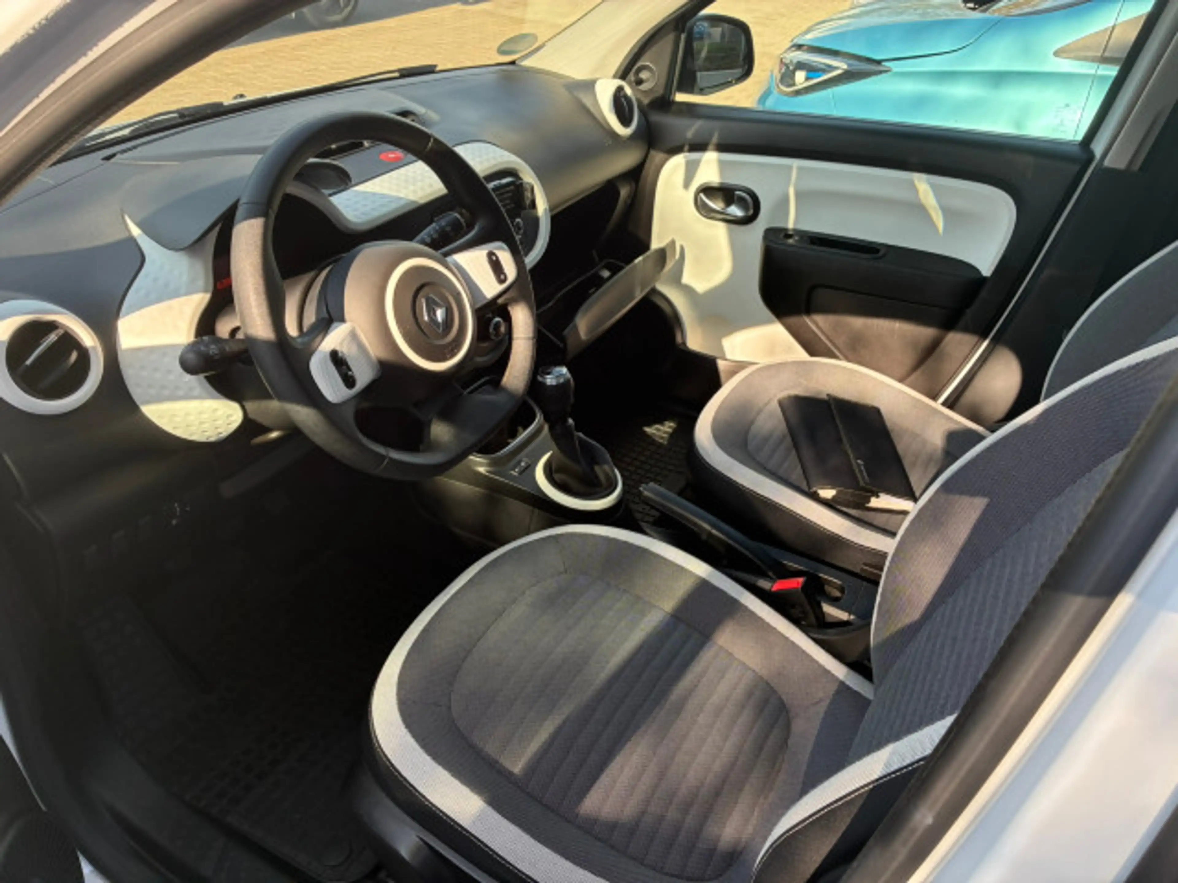 Renault Twingo SCe75 Limited Klimaanlage — photo 3