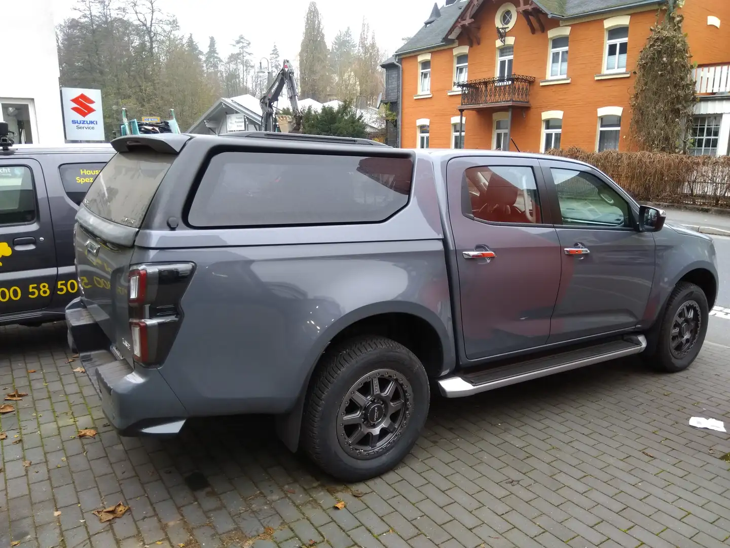 Isuzu D-Max Double Cab 4WD Autm. LSE Grijs - 2