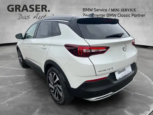 Opel Grandland view 3