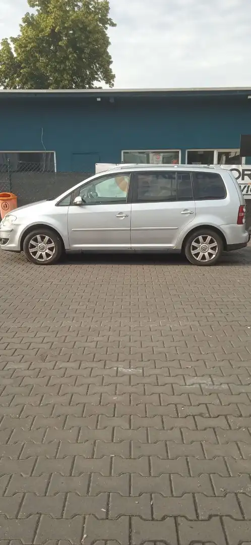 Volkswagen Touran 2.0 TDI DSG Highline - 1