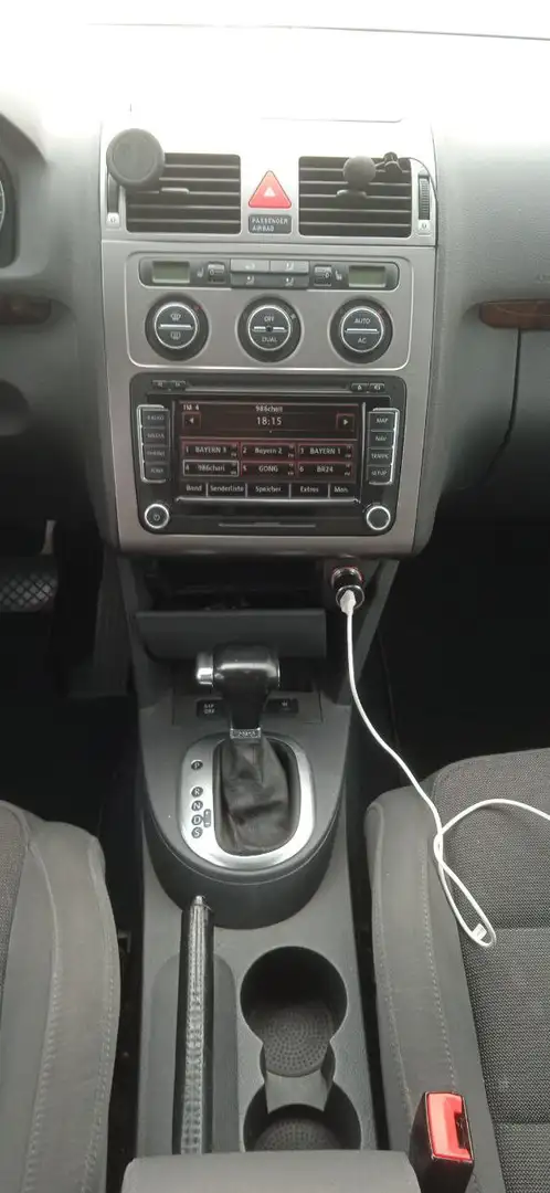 Volkswagen Touran 2.0 TDI DSG Highline - 2