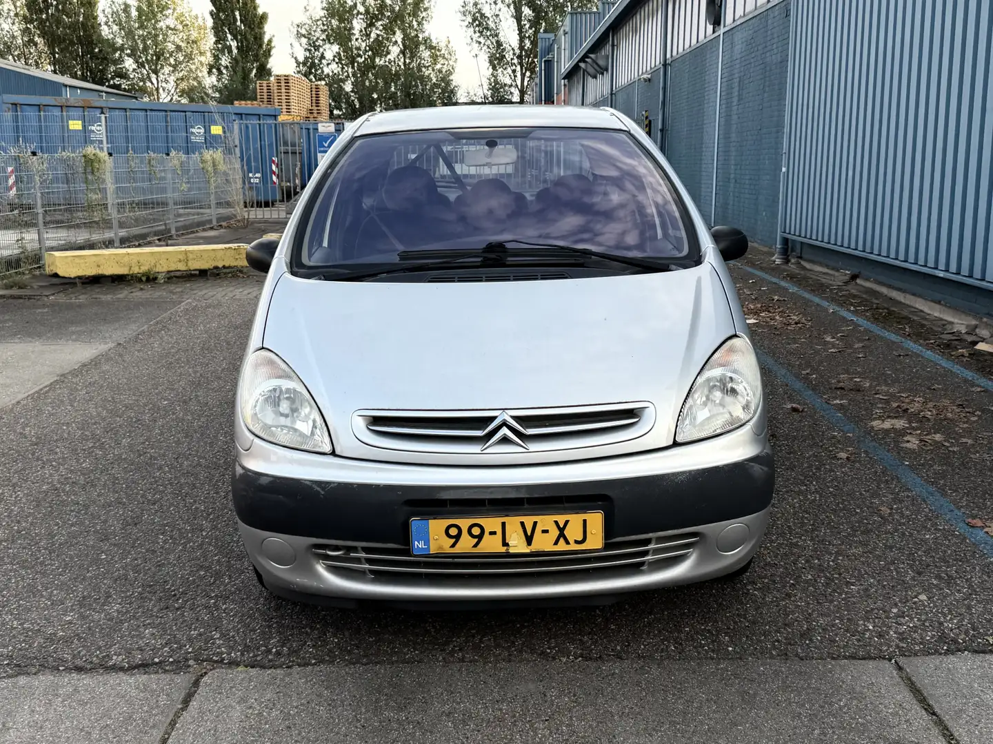 Citroen Xsara Picasso nieuwe apk 2.0i-16V Différence Inruilauto’s tegen Grau - 2
