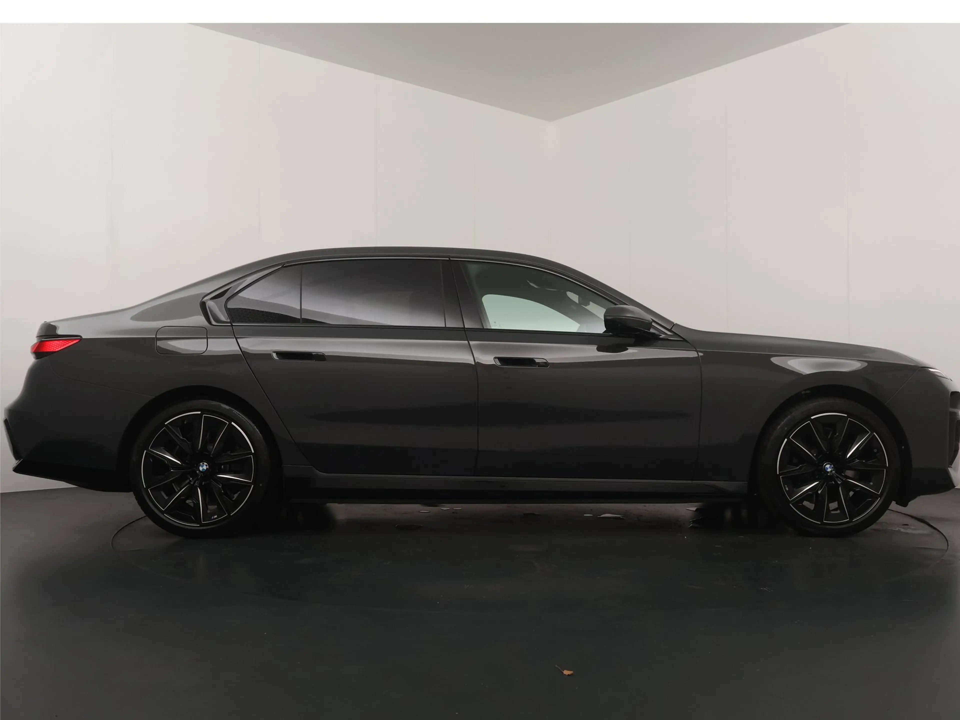 BMW i7 eDrive50 106 kWh | M-Sport Pro | Innovation Pack | — photo 8