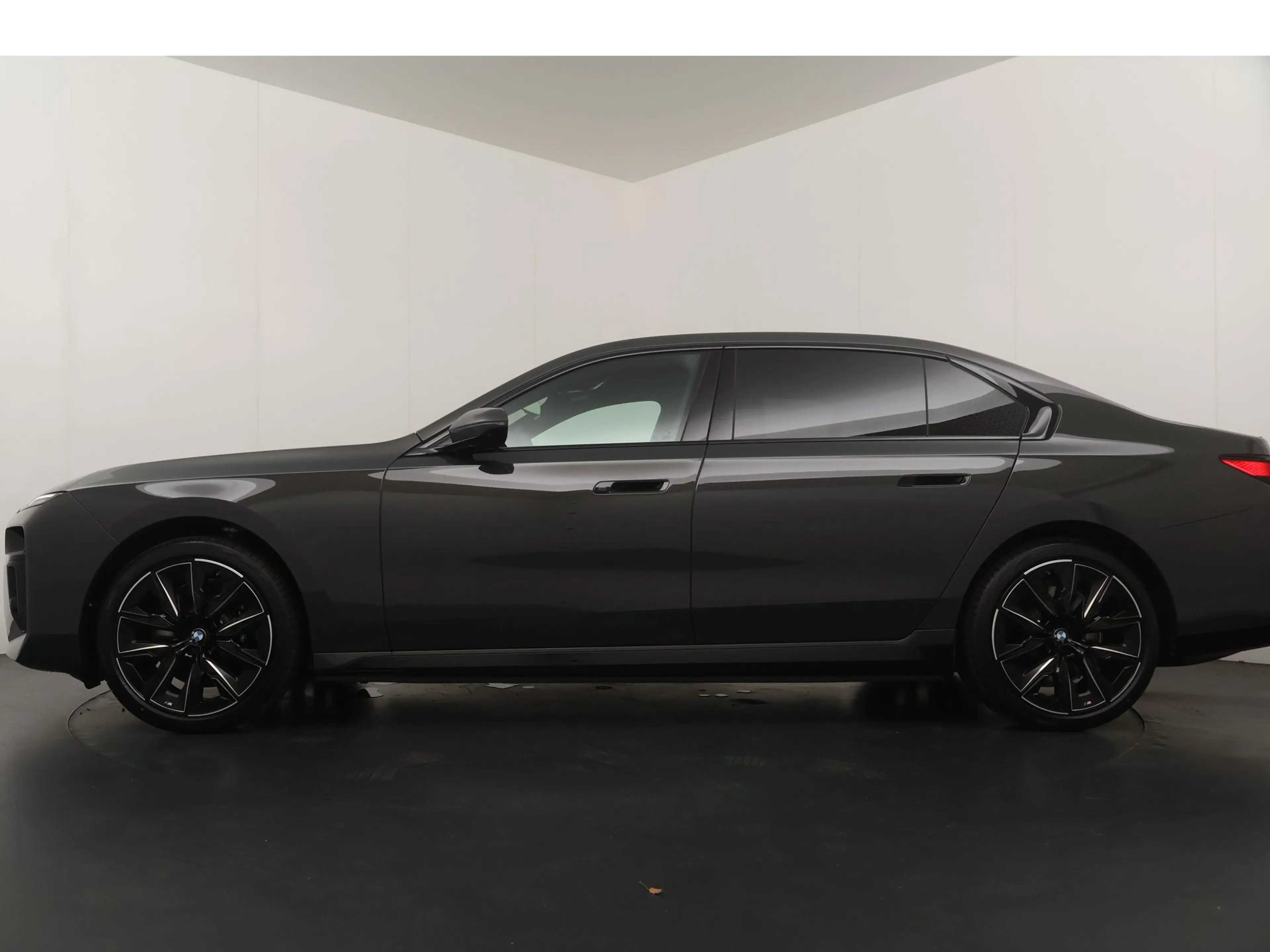 BMW i7 eDrive50 106 kWh | M-Sport Pro | Innovation Pack | — photo 12