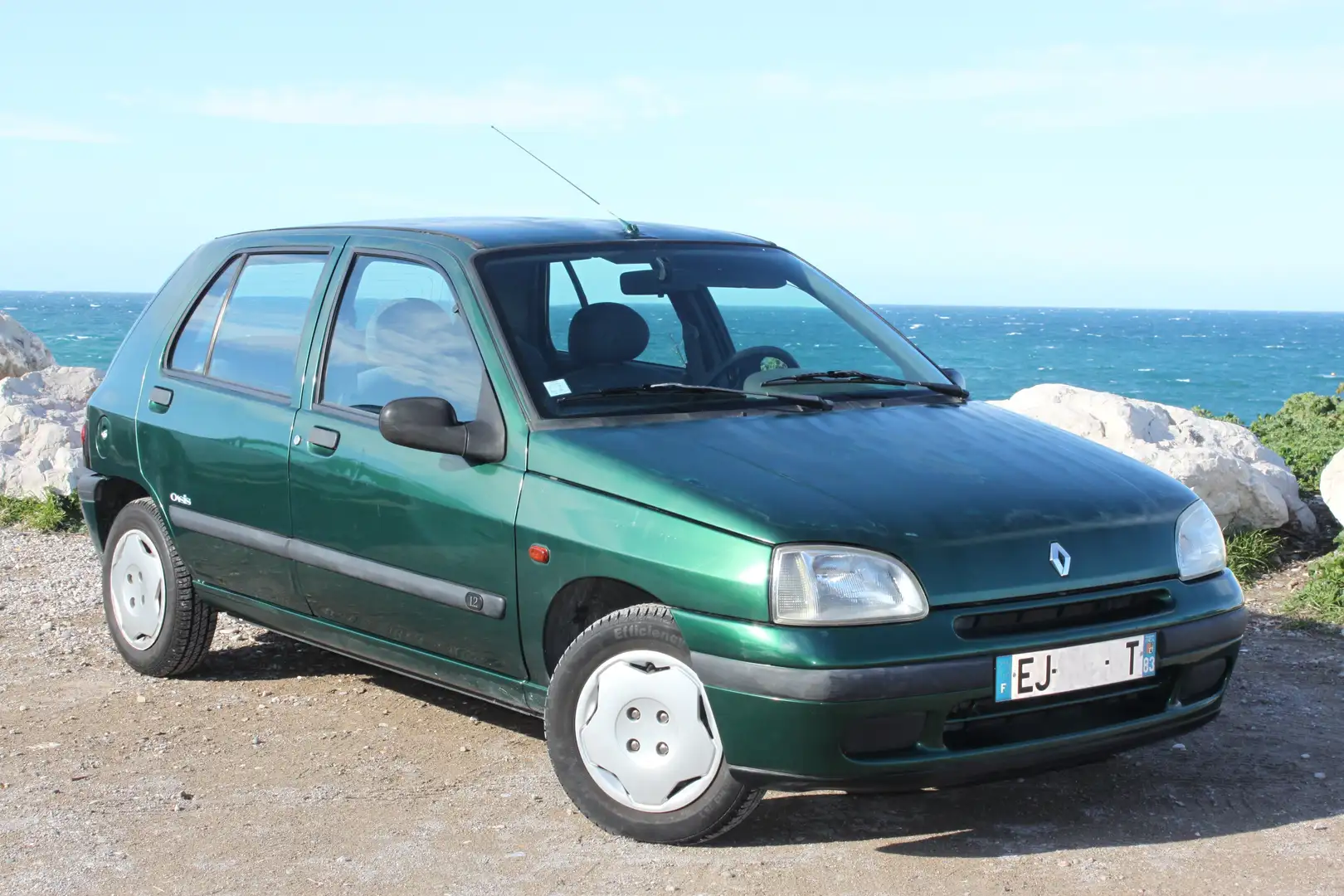Renault Clio Clio 1.2i RN Vert - 1
