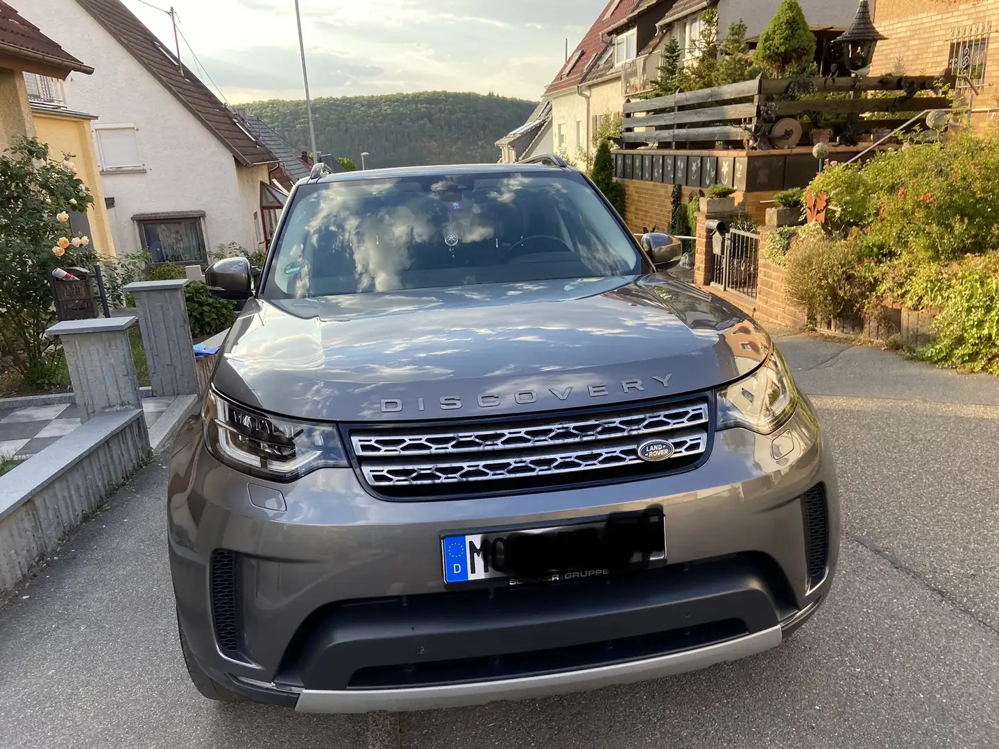 Land Rover Discovery HSE TD6 Grau - 2