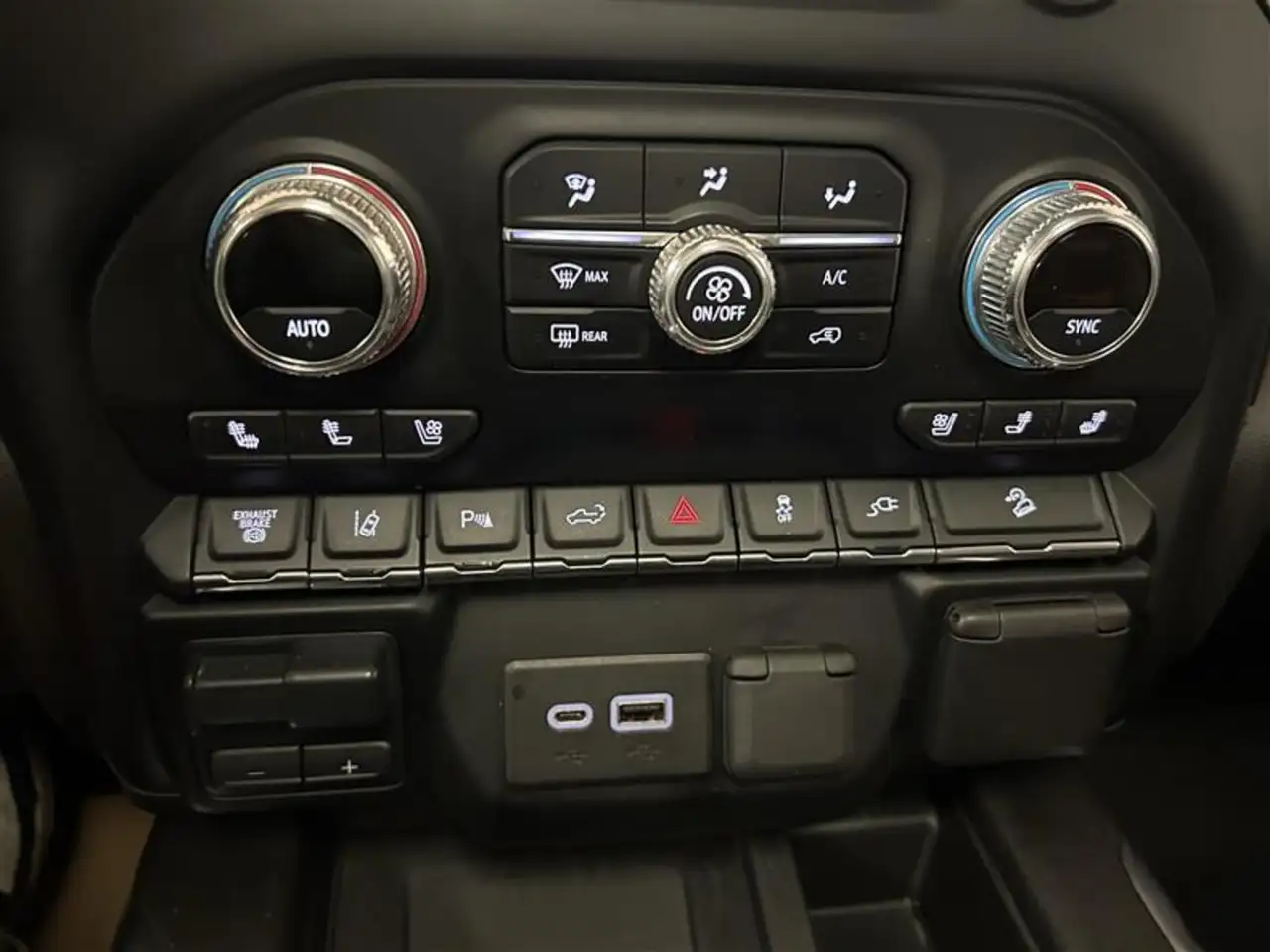 GMC Sierra 3500HD photo GMC Sierra 3500HD