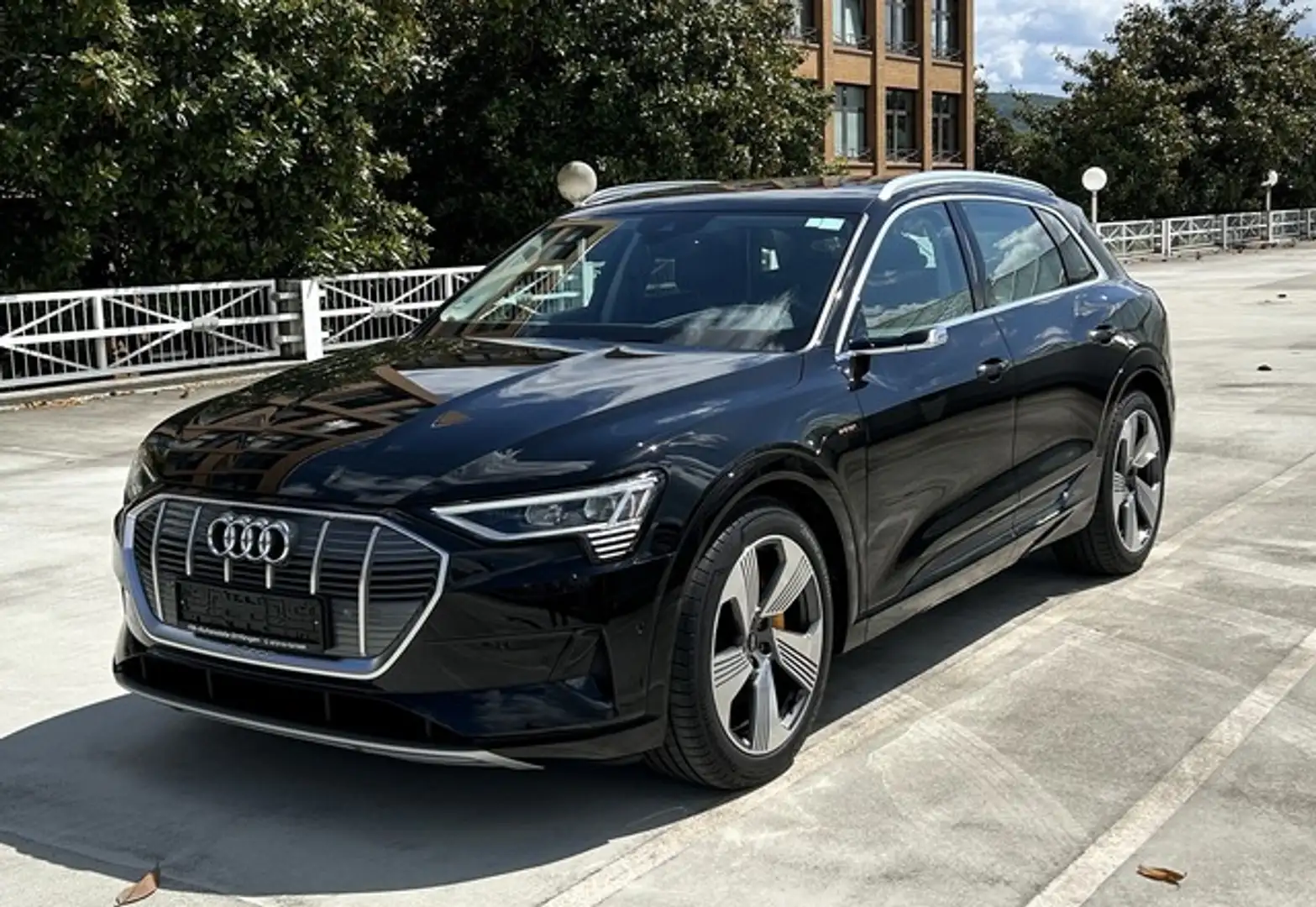 Audi e-tron 55 quattro advanced NP: 110T¤ Schwarz - 1