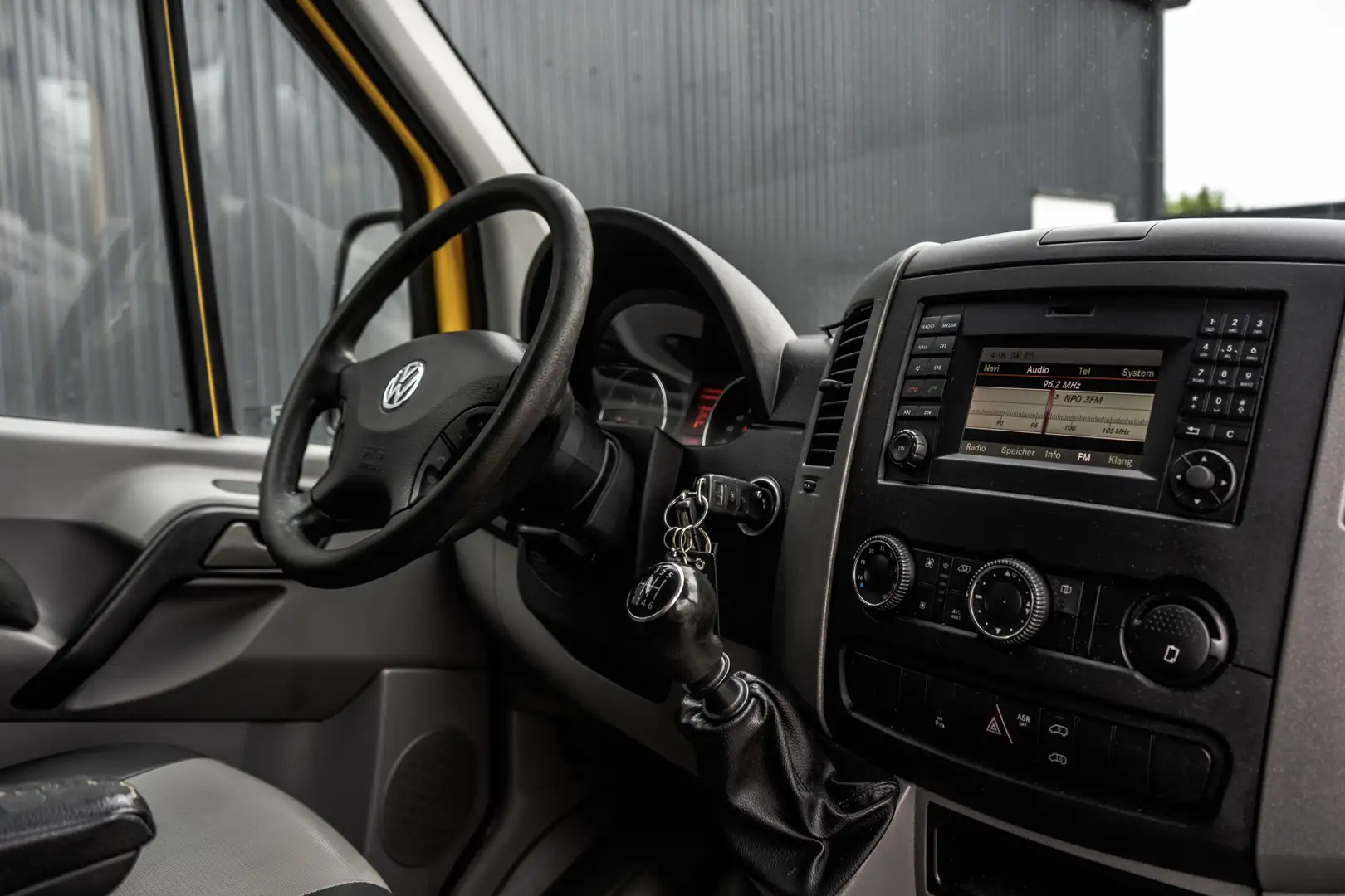 Volkswagen Crafter 2.0 TDI L2H1 | Cruise | Airco | PDC | Imperiaal | Giallo - 2