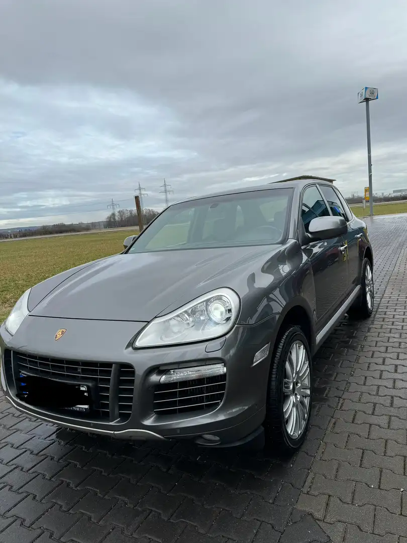Porsche Cayenne Turbo - 2