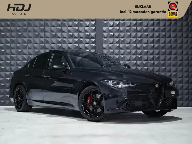 Alfa Romeo Giulia 2.0 T 280pk AWD Veloce ALL BLACK | Pano | 19"| ACC