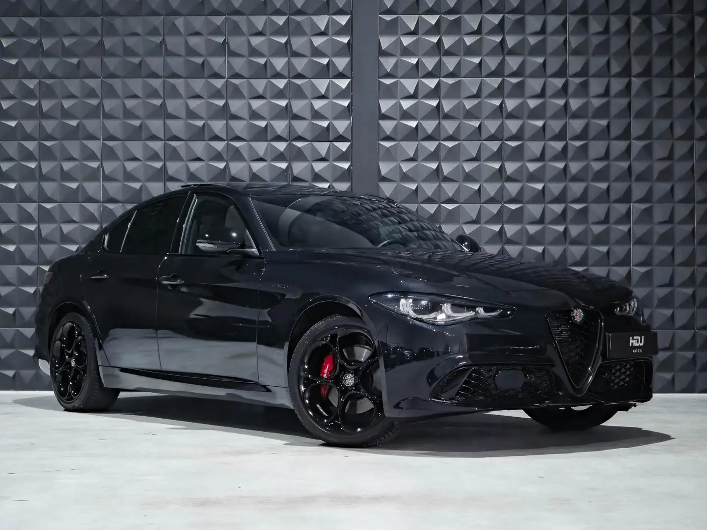 Alfa Romeo Giulia 2.0 T 280pk AWD Veloce ALL BLACK | Pano | 19"| ACC Noir - 1