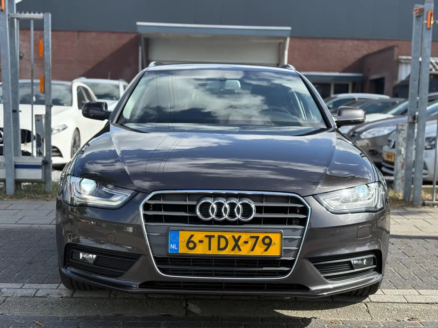 Audi A4 Avant 1.8 TFSI Business Edition | Dealer onderhoud Grijs - 2