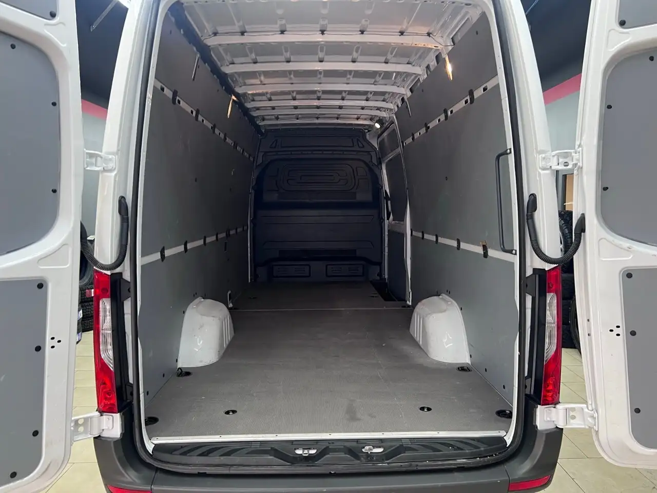 Mercedes-Benz Sprinter снимка Mercedes-Benz Sprinter