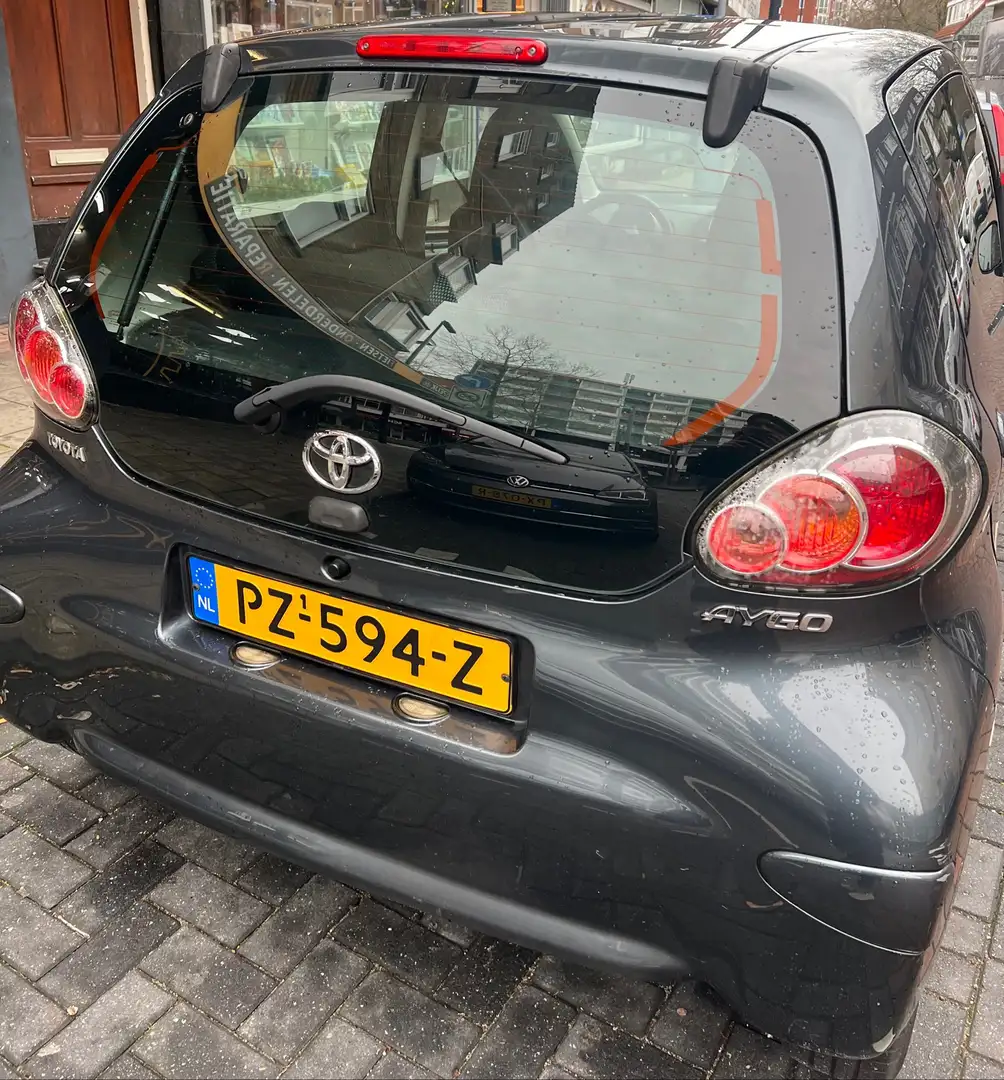 Toyota Aygo 1.0 VVT-i Aspiration Grijs - 2