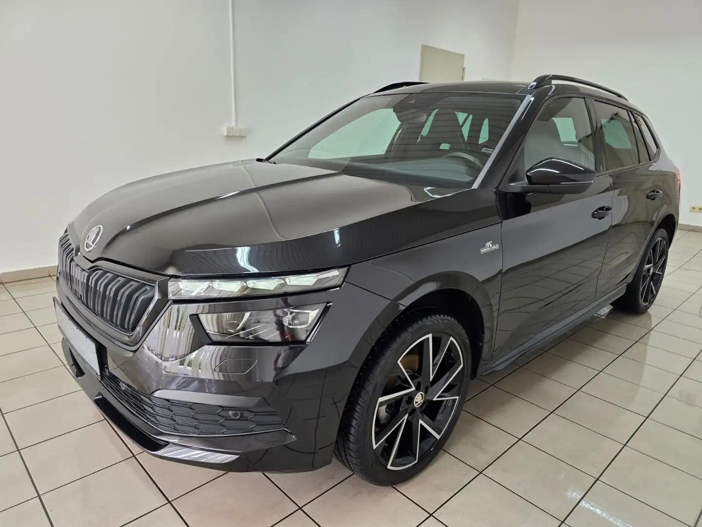 Skoda Kamiq Monte Carlo LED Panorama Canton CarPlay 18" Noir - 1