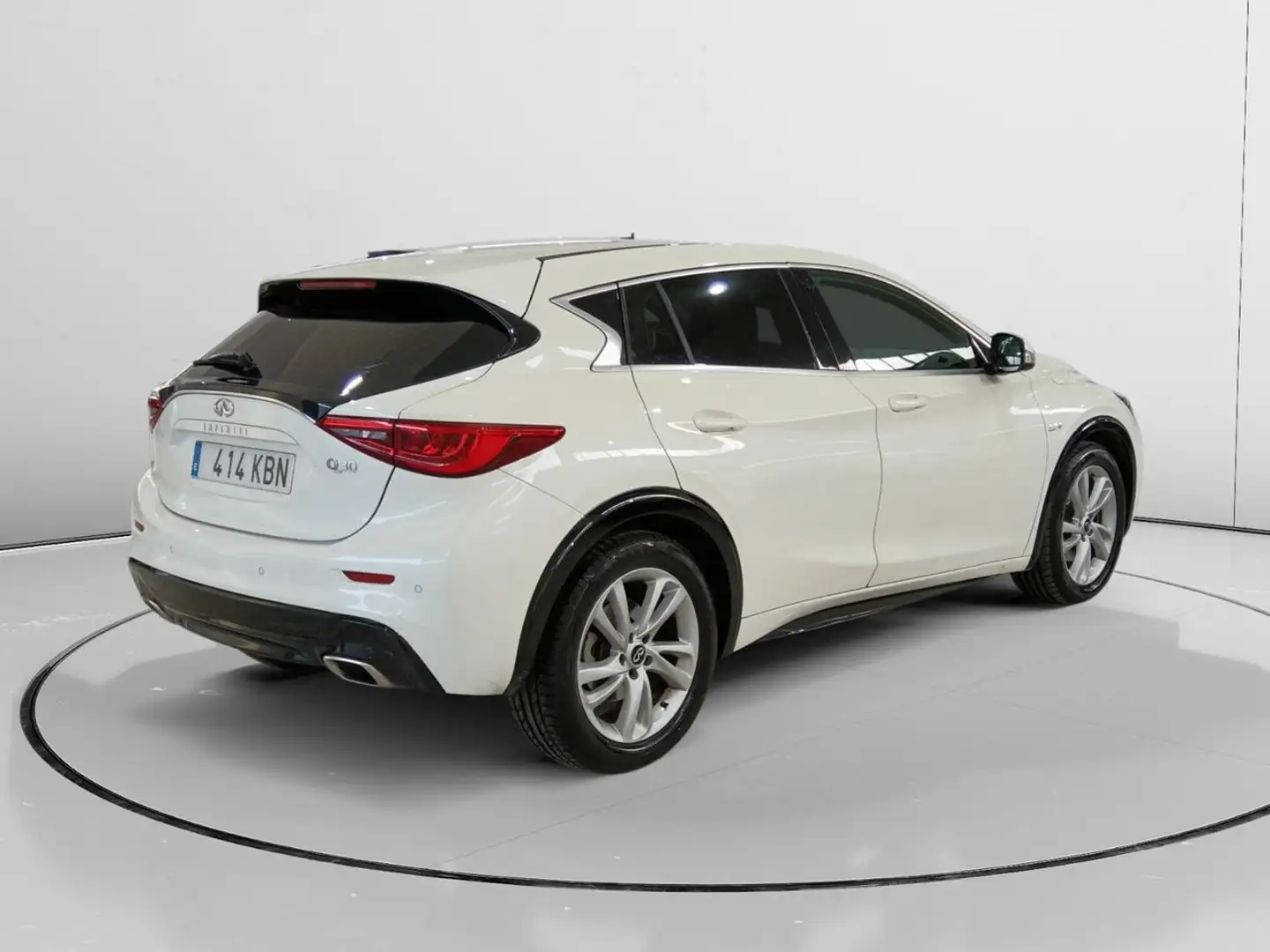 Infiniti Q30 2.2d Premium 7DCT Blanc - 2