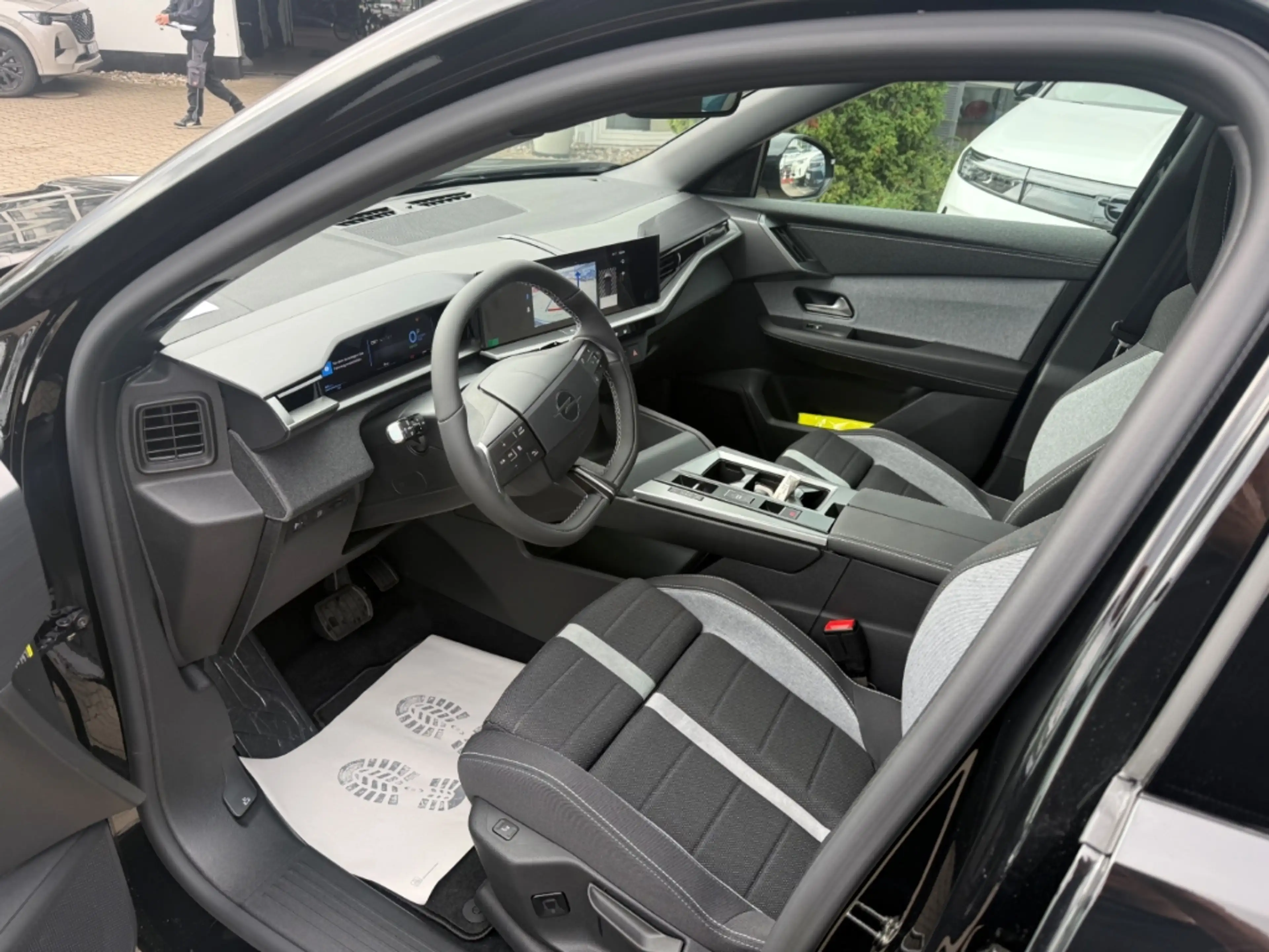 Opel Grandland 1.6 Plug-in-Hybrid mit AHK+Allwetter — photo 5