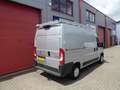 Peugeot Boxer 330 2.0 BlueHDI L2H2 Premium Pack 3 zits airco 673 Grijs - thumbnail 3