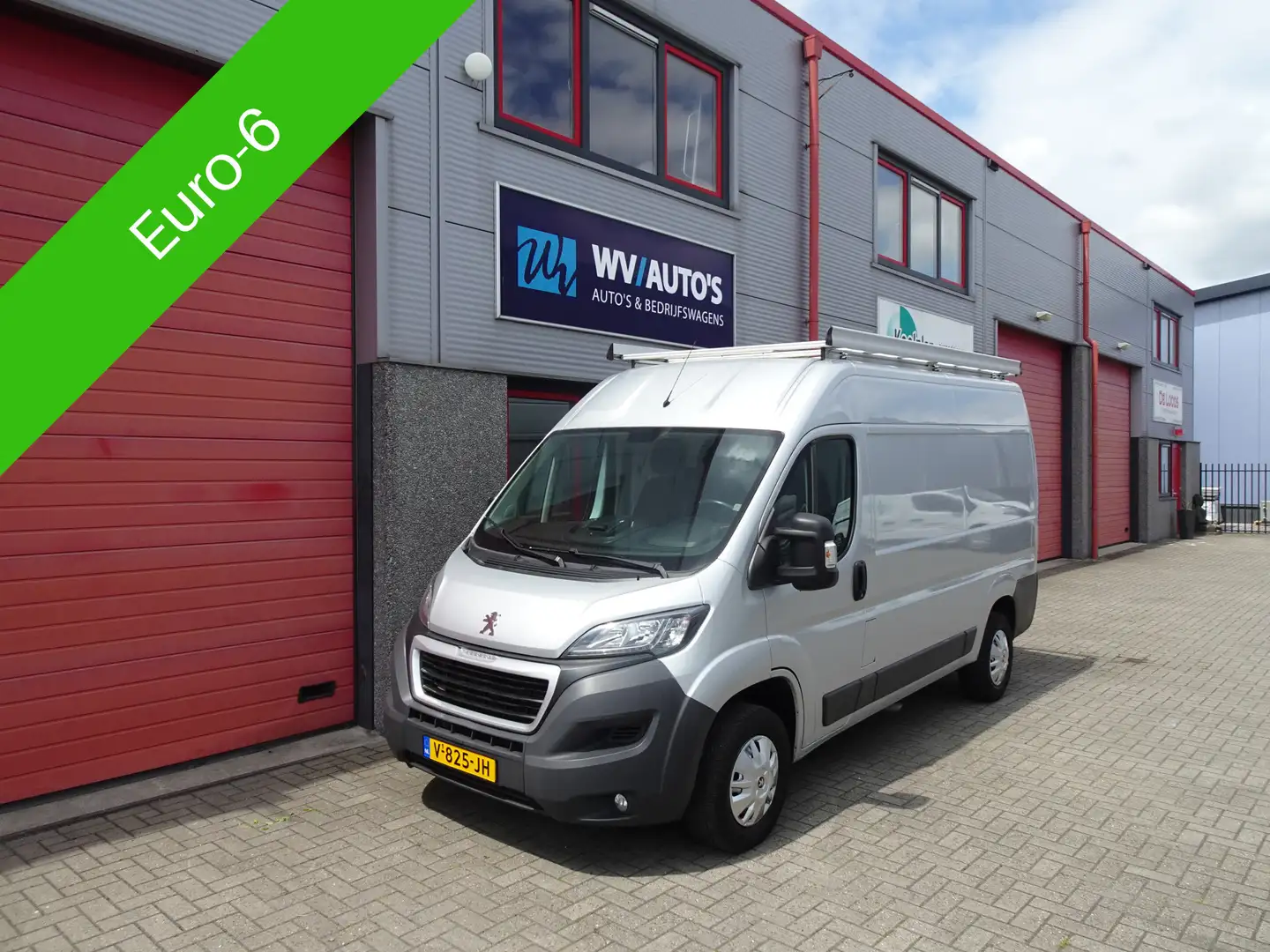 Peugeot Boxer 330 2.0 BlueHDI L2H2 Premium Pack 3 zits airco 673 Grijs - 1