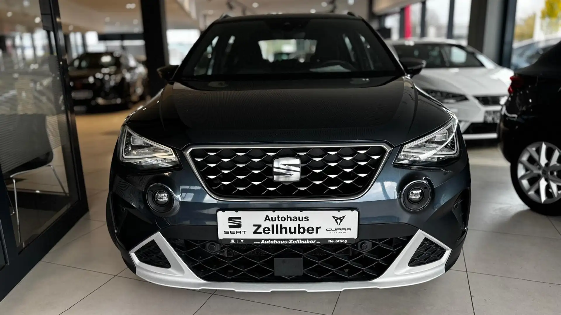 SEAT Arona 1.0 TSI Xperience *ACC*Navi*Kamera*Shz* Grau - 2