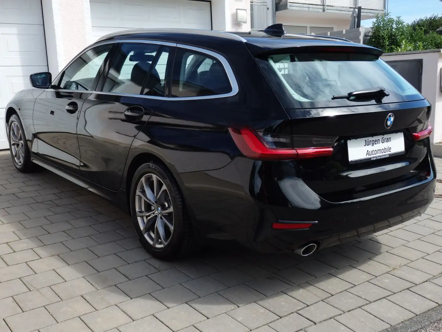 BMW 318 d Touring Aut Sport-Line M-Lenkrad Sportsitze Noir - 2