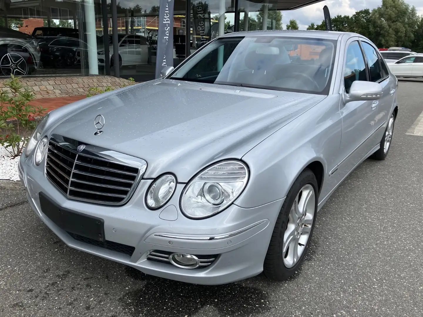 Mercedes-Benz E 200 K.Lim Avantgarde'Leder'PTS'2.Hand+SH' Silber - 2