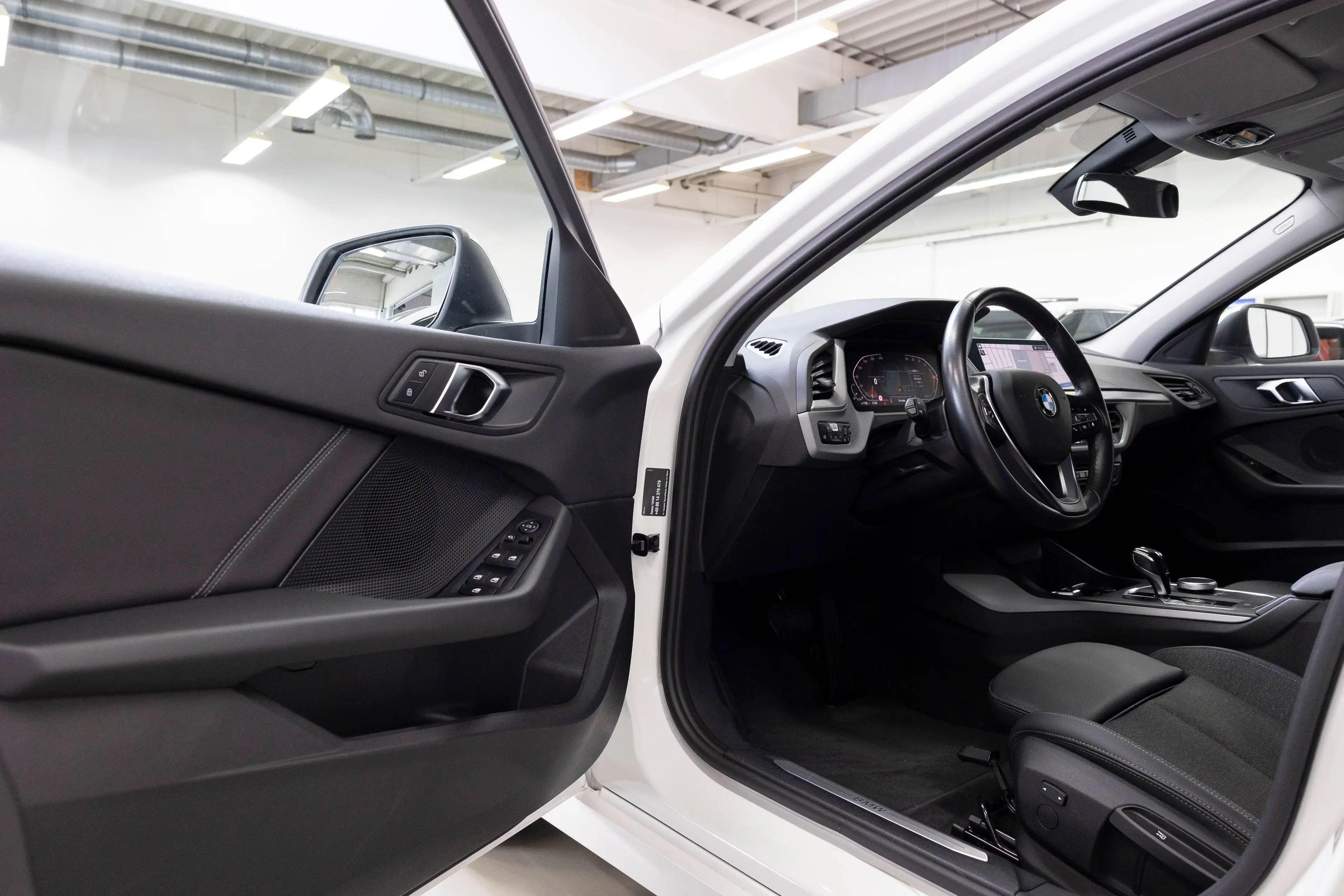 BMW 120 i ADVANTAGE SAG LED LCP AG+ TEMP SHZ PAS KAM WLAN DAB 18" — photo 8