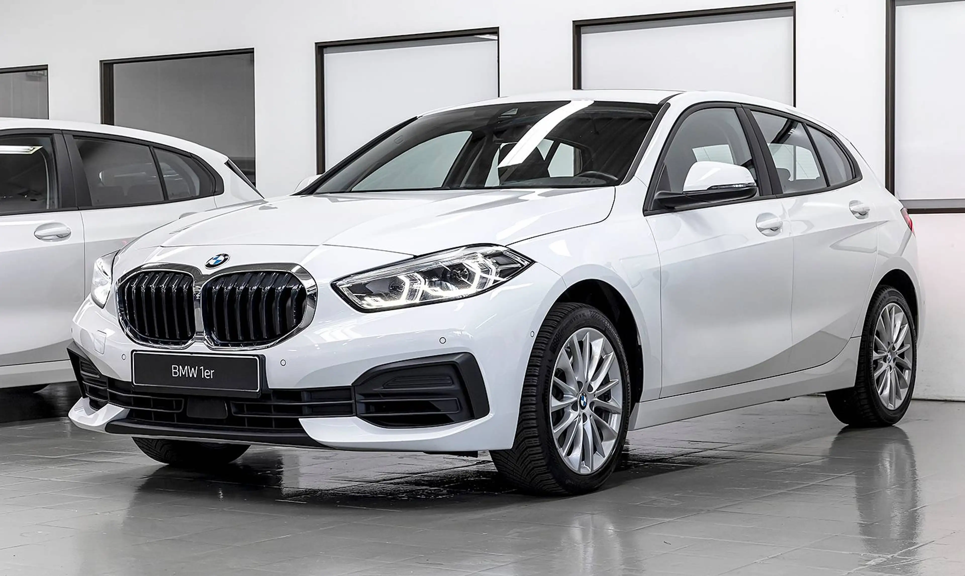BMW 120 i ADVANTAGE SAG LED LCP AG+ TEMP SHZ PAS KAM WLAN DAB 18"